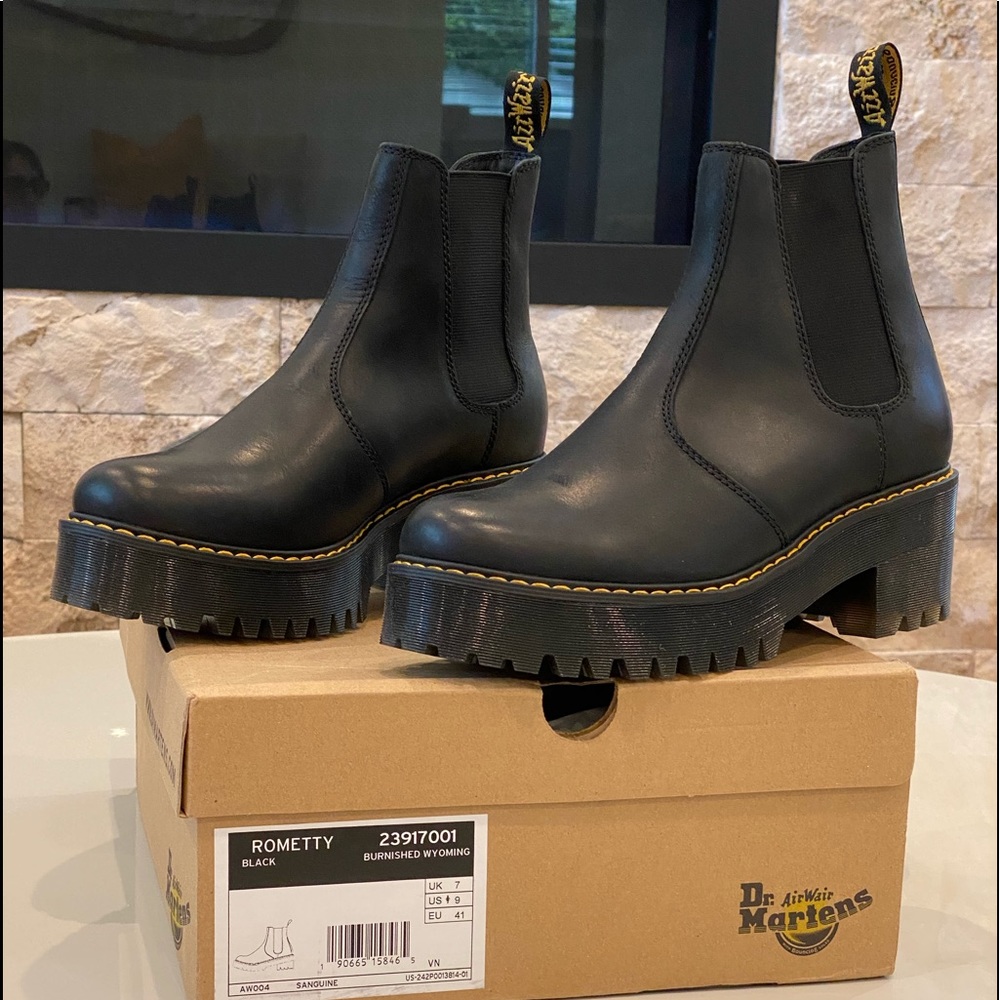 💯 NWB DR. MARTENS Rometty Chelsea Black boots 9